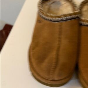 UGG Tasman Tan Suede Slippers with Cozy Lining sz 8